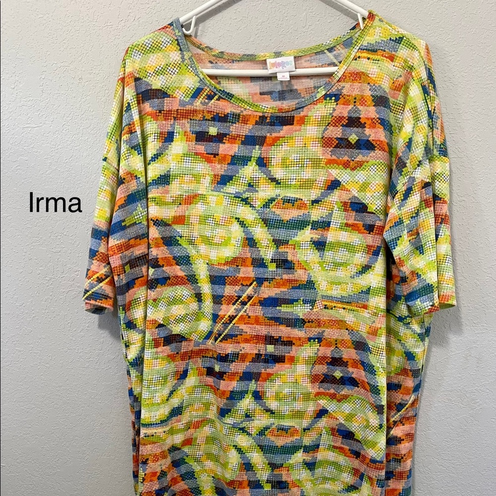 🐙LULAROE IRMA SHIRT SIZE MEDIUM